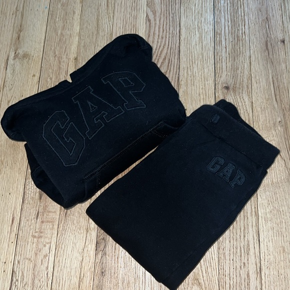 GAP Logo Pullover Hoodie and Pant Set (Black) - Picture 4 of 4